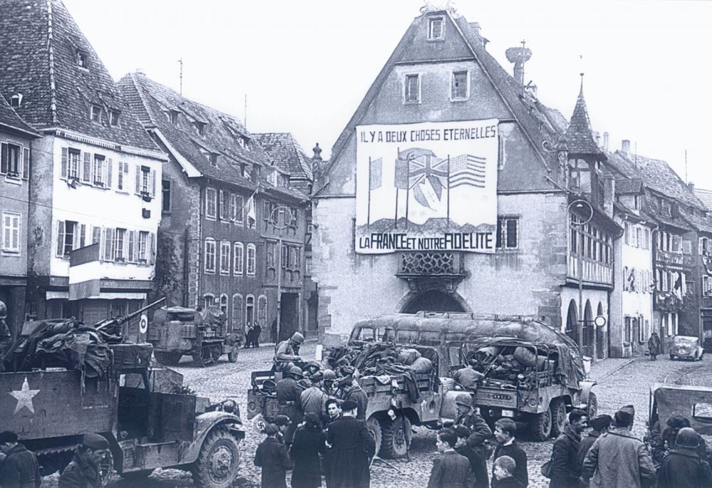 27 novembre 1944. Sur la Halle au Blé, la toile de Gérard Bliekast (©ECPAD) 27 novembre 1944. Sur la Halle au Blé, la toile de Gérard Bliekast (©ECPAD)